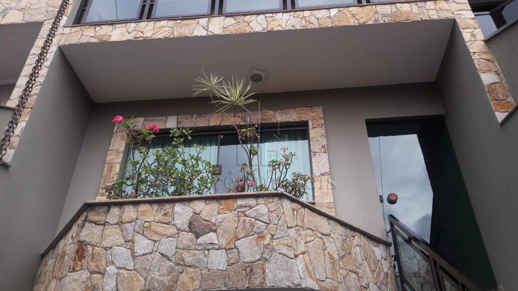 Sobrado, 3 quartos, 220 m² - Foto 1