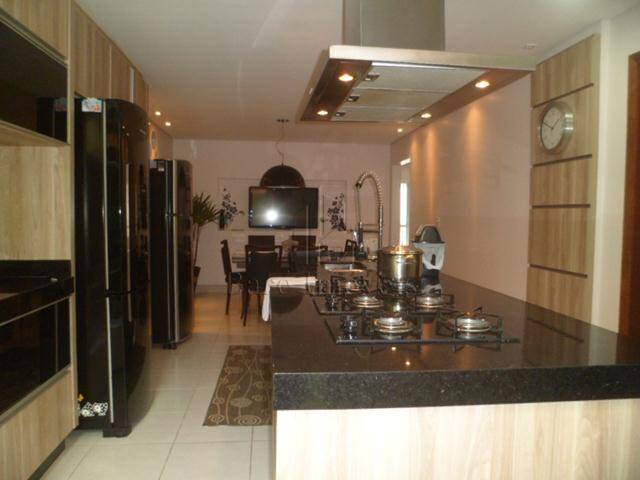 Casa, 5 quartos, 200 m² - Foto 1
