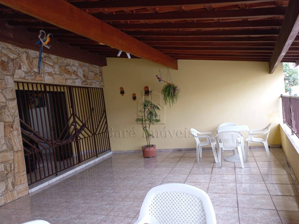 Casa, 3 quartos, 196 m² - Foto 1