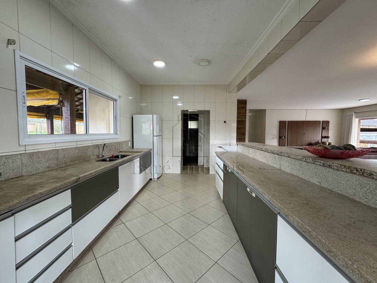 Chácara à venda com 3 quartos, 2400m² - Foto 9