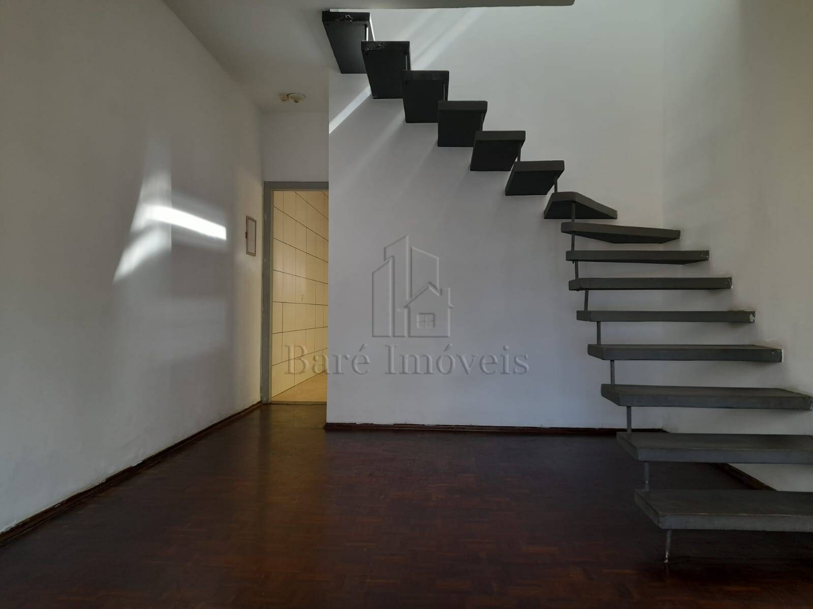 Casa à venda com 3 quartos, 125m² - Foto 1