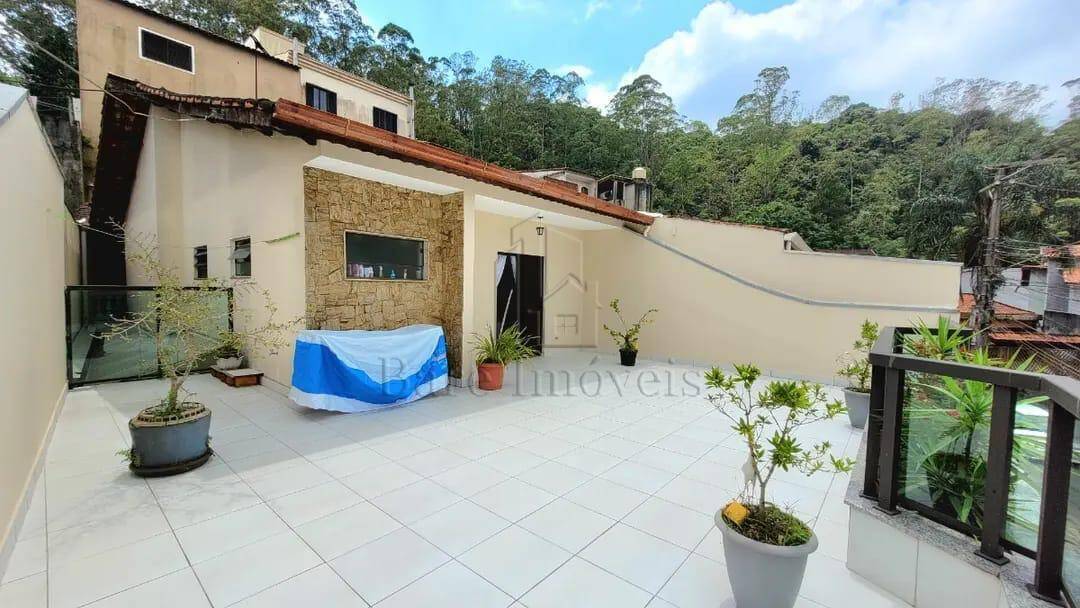 Sobrado à venda com 3 quartos, 245m² - Foto 1